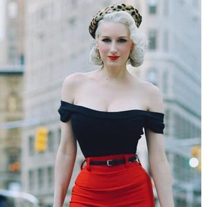 NWT! Heart of Haute "Marilyn" Top